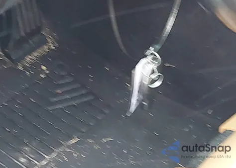 2010 Mercedes-Benz E 550 4Matic из США, поврежденный, VIN WDDHF9AB5AA114390